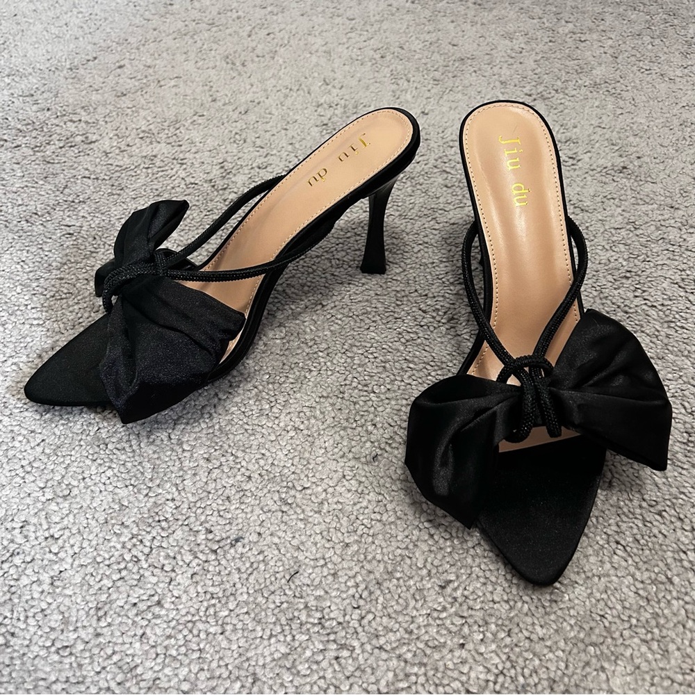 (SOLD) Black Bow Pointed-Toe Heeled Mules